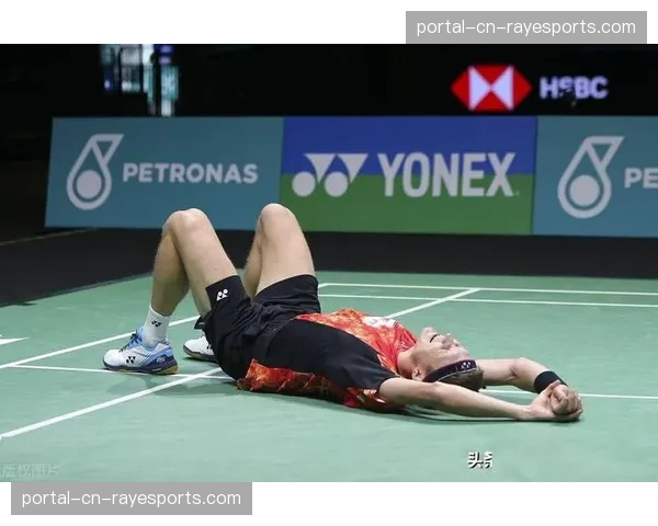 世界羽毛球全英公开赛：安赛龙直落两局战胜石宇奇卫冕