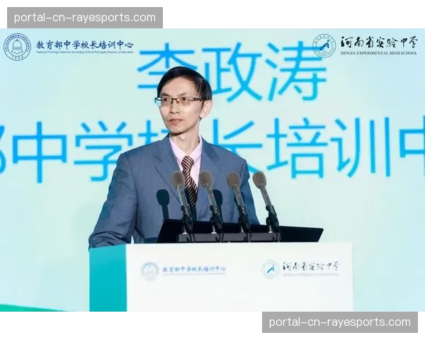 草根足球教练研讨会举行,议题包括如何向业余球员传授基础防守原则 草根足球教练研讨会举行,议题包括如何向业余球员传授基础防守原则