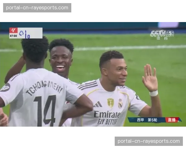 维尼修斯助攻姆巴佩破门，皇马半场3-2领先拜仁